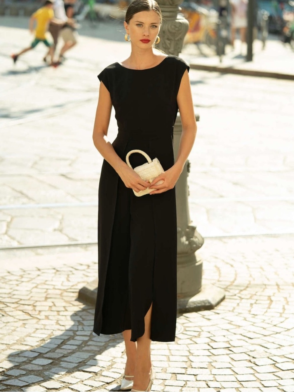 Gaâla - Gwenyth Cropped
Jumpsuit- Elegant Black Cap-Sleeve - size 36- US 4